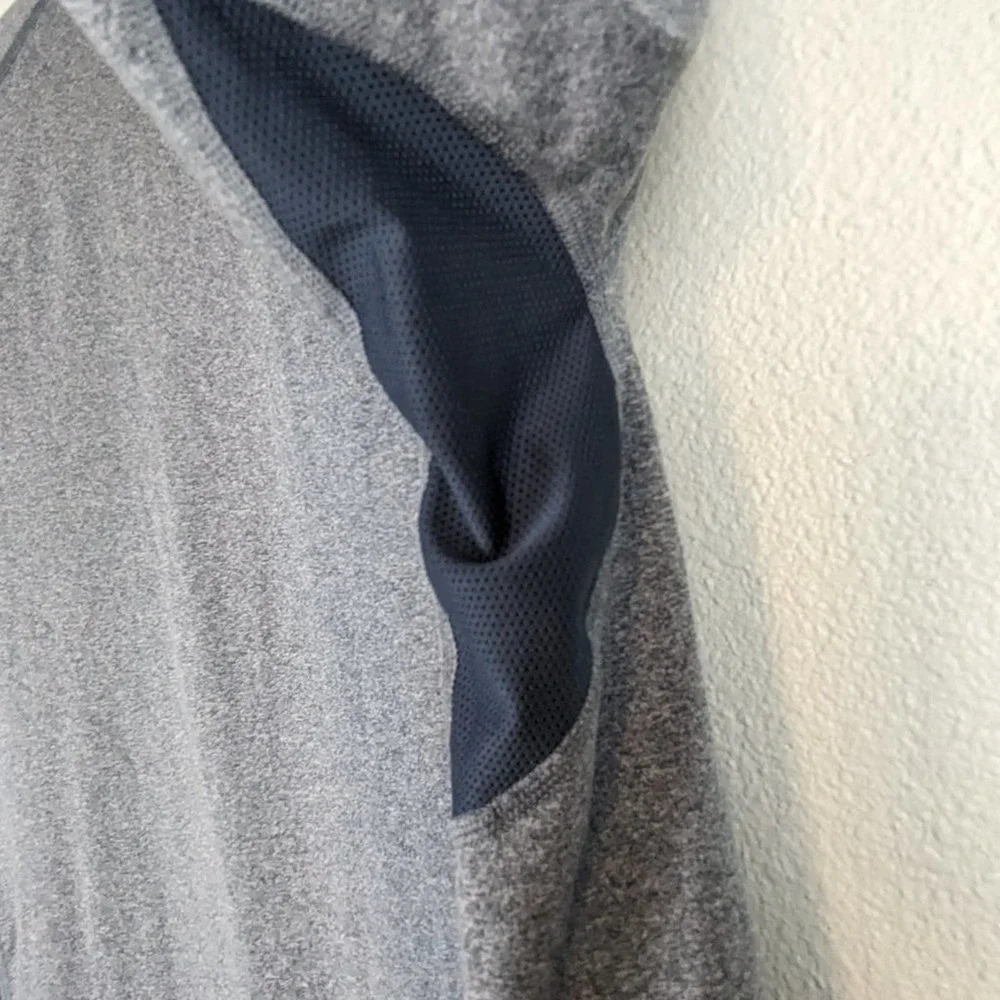 Nike Running Dri-Fit Gray half zip with reflective strips size Medium - Picture 5 of 9